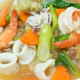 ราดหน้าเส้นใหญ่ทะเล