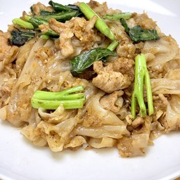 ผัดซีอิ๊ว อกไก่คลีน