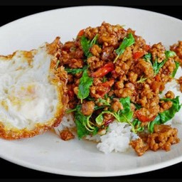 ข้าวกะเพราหมูสับ ไข่ดาว