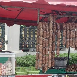 ร้านไส้กรอกเนื้อย่าง อิสลาม (หน้าสุเหร่าต้นกะบก)