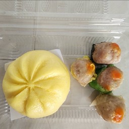 ซาลาเปาใส้ครีม 1 ลูก + ขนมจีบรวม 4 ลูก (ขนมจีบเลือกแบบไม่รวมได้)