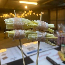 หมูพันข้าวโพดอ่อน