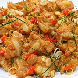 กระดูกอ่อนผัดตะใคร้ ( เป็นกับ )