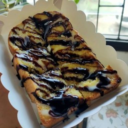 ขนมปังราดช็อคโกแล็ค