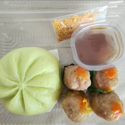 ซาลาเปาใส้หมูสังขยา ใบเตย 1 ลูก + ขนมจีบรวม 4 ลูก (ขนมจีบเลือกแบบไม่รวมได้)