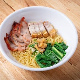 บะหมี่หมูแดงหมูกรอบ