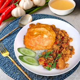 ข้าวไข่ข้นเนื้อทอง ผัดกะเพรา ไก่กรอบ