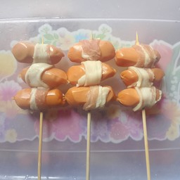 เบคอนพันไส้กรอก