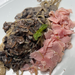 สปาเกตตี้ซอสเห็ดทรัฟเฟิลแฮม