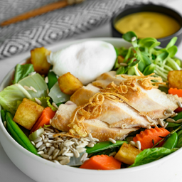 Japanese Curry Salad With Poached Egg (สลัดแกงกะหรี่ญี่ปุ่น)