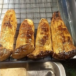 เห็ดย่างใส่เนย เกลือ พริกไทย