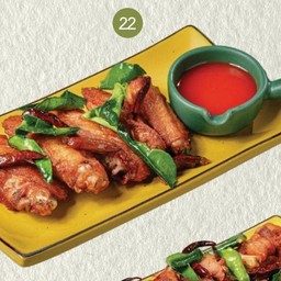 ปีกไก่กลางทอดน้ำปลา