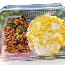 กะเพราหมูสับ+ไข่ข้น