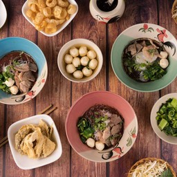 ก๋วยเตี๋ยวเรือปัญจะรส @บ้านปลาวาฬ MINI MALL บ้านปลาวาฬ MINI MALL