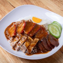 ข้าวหมูแดงหมูกรอบ (แดงกรอบเชียงไข่)