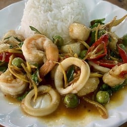 ข้าวผัดฉ่าทะเล