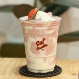 Strawberry yogurt / สตรอเบอรี่ปั่นโยเกิร์ต