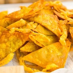 ยัยเกี๊ยวไส้บึ้ม สาขาตลาดกังสดาลไนท์