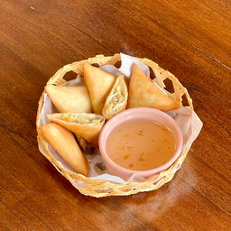 ซาโมซ่าไส้ผักทอด มี5ชิ้น