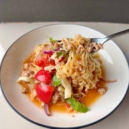 ยำมาม่าหมูสับ