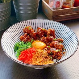 ข้าวไก่ทอดซอสเผ็ดเกาหลี