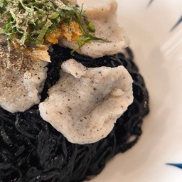 เมนูลับพิเศษ * บะหมี่ไข่ซอสหมึกดำ *