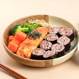 Teriyaki Salmon Maki (ข้าวห่อสาหร่ายแซลมอนเทอริยากิ)