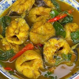 คั่วพริกปลาดุกใบยี่หร่า ( เป็นกับ )