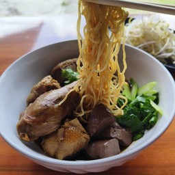 ปารียอง เป็ดพะโล้ ขาหมูพะโล้ แม่ฟ้าหลวง