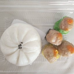 ซาลาเปาใส้ถั่วดำ 1 ลูก + ขนมจีบรวม 4 ลูก (ขนมจีบเลือกแบบไม่รวมได้)