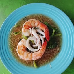 ร้านราดหน้าหมูหมักยอดผัก วงเวียน