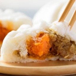 ซาลาเปา หมูสับ+ไข่เค็ม ( จัมโบ้ )