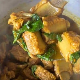 แกงคั่วซี่โครงหมูใบยี่หร่า ( เป็นกับ )