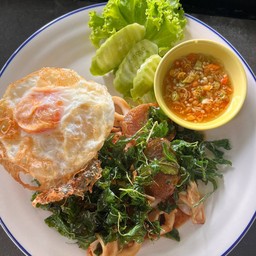 กระเพราไข่เยี่ยวม้า