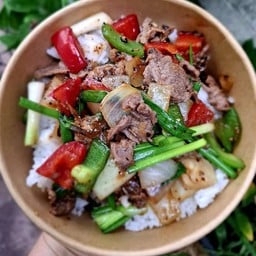 เนื้อผัดพริกไทยดำ  ราดข้าว