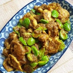 หมูชิ้นผัดพริกแกงใต้ใส่สะตอ ( เป็นกับ  )