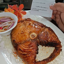 ข้าวปลาอินทรีราดน้ำปลา