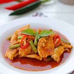 ผัดพริกแกง