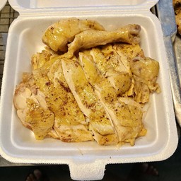 ไก่นุ่มต้มน้ำปลา (น่องสะโพก)