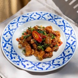 กะเพราหมูสามชั้นทอด