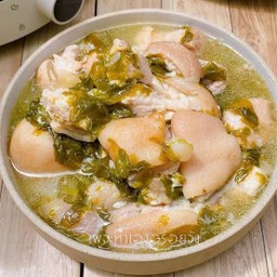 ขาหมูต้มใบชะมวง ( เป็นกับ )