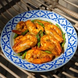 กุ้งผัดพริกแกงถั่ว