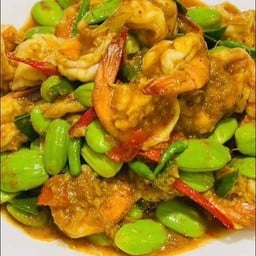 กุ้งผัดพริกแกงใต้ใส่สะตอ ( เป็นกับ  )