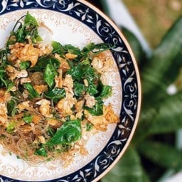 ผัดวุ้นเส้นผักหวาน