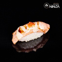 แซลมอนเบิร์นซอสหวานไข่กุ้ง