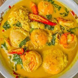 แกงกะทิกุ้งไข่เป็ดใบชะพลู ( เป็นกับ )