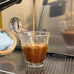 เอสเปรสโซ ซ้อตกาแฟเพียวๆ ไม่ผสมอะไรเลย