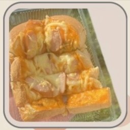 ปังพิซซ่าหน้าไส้กรอกไก่-ชีส