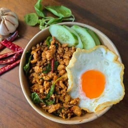 น้องหยอง กะเพราแห้ง