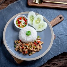 ข้าวหมูคั่วพริกเกลือ